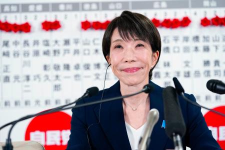 靖国参拝の環境整備へ努力と首相　「周辺諸国に理解を得る」