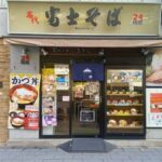 【インバウンド需要との摩擦】富士そば「外国人観光客お断り」張り紙騒動で噴出「立ち食い文化」の行方、運営が語った見解