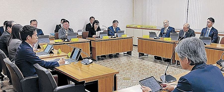 市提供のアプリ「ルナルナ」終了で紛糾