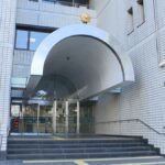 自転車がスクランブル交差点の横断歩道で歩行者はねる 自称・会社員の男逮捕 女性は意識不明の重体