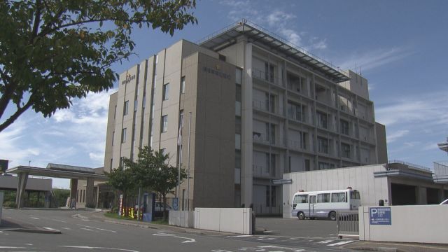 【メーテレ】 「肩が当たった」客同士の口論きっかけに…男性の頭にはさみ突き刺しけがさせたか　男を逮捕　三重