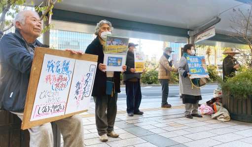 「ポピュリズムが台頭し怖い」「戦争に向かう政治に反対」――市民団体が街頭活動、防衛費増大や改憲へ懸念の声上げる　鹿児島市