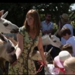 泥棒がラマ牧場に逃げ込み…８頭のラマに囲まれ動けなくなり逮捕