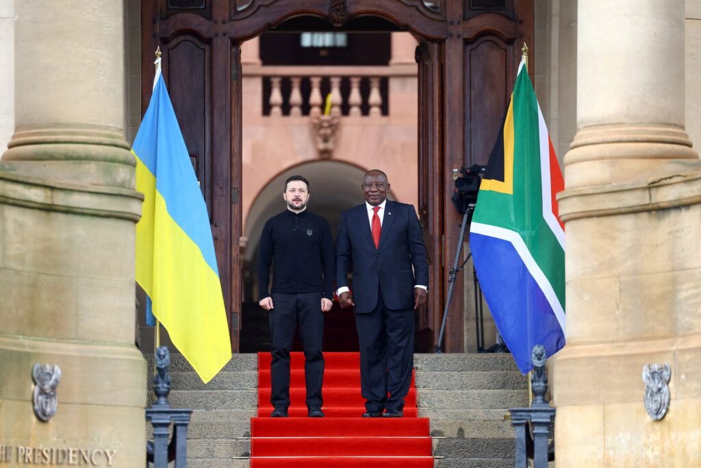 ゼレンスキー「ヘルメットは違反ではない！！」