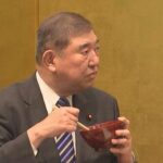 石破前総理「地方創生をもう一度政権の政策の中に戻していかんと」 ベニズワイガニやカニみそなどが使われた汁なしラーメン完食