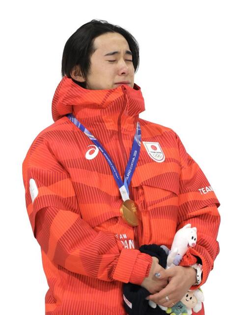 【スノボ】男泣き金の戸塚優斗「敬意を込めた行動だった」国歌斉唱で脱帽する姿にＳＮＳ感動　銅の山田、銀のジェームズも続く