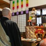 【社会】お布施、戒名料で「坊主丸儲け」は過去の話…ほとんどが年収３００万円以下「地方の寺の僧侶」のヤバすぎる現実