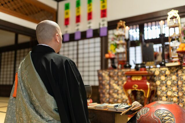 【社会】お布施、戒名料で「坊主丸儲け」は過去の話…ほとんどが年収３００万円以下「地方の寺の僧侶」のヤバすぎる現実