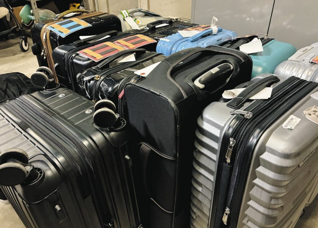 旅行客が置き捨て？　スーツケース放置に空港や宿泊施設は困惑