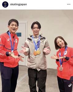 亀梨和也、りくりゅうと感動３ショット！金メダル２つを首にかけた姿に「おぉー」「眼福です！」「また泣いています」