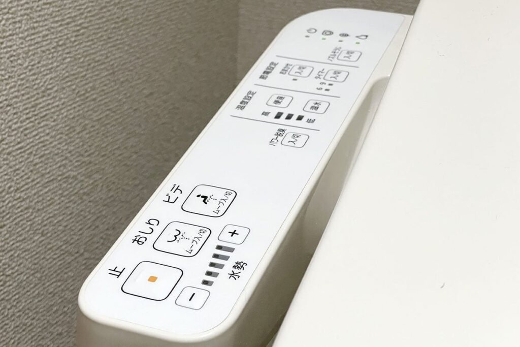 「おじさんが使うイメージ」「外出先は怖すぎて無理」…意外と多い？ウォシュレット「拒否派」の本音