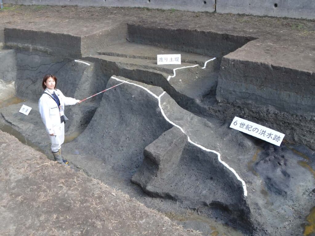 【邪馬台国・卑弥呼の墓説「箸墓古墳」】周濠に「渡り土堤」通路や貯水の役割