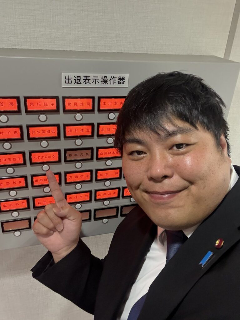 へずまりゅう議員、モスバーガー「ベトナム人に店長」に「正気かよ」「すぐに辞めて日本で犯罪をしたらどう対応するんですか？」