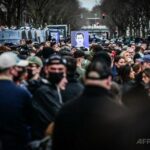 殺害された仏極右活動家を追悼 厳重警備下のリヨンで数千人行進