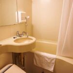 「カーテンは浴槽内に入れるのがポイント」使い方が分からず…ホテルのシャワールームってびしょびしょになりませんか？