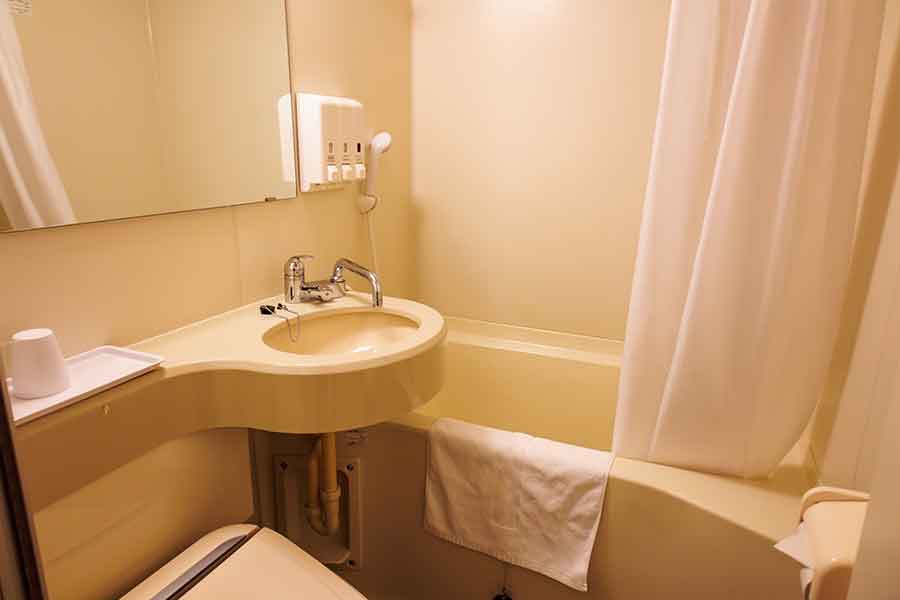 「カーテンは浴槽内に入れるのがポイント」使い方が分からず…ホテルのシャワールームってびしょびしょになりませんか？