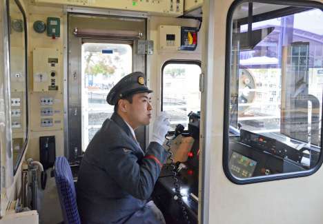 資格取らせても若手は次々転職「これでは運転士養成機関だ」人員不足で運休続く肥薩おれんじ鉄道　利用者離れ拍車を懸念