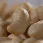 【配慮】「機内でナッツ食べないで」微量で命に関わる症状も・・・　ナッツアレルギー当事者が抱える“空の旅”の不安　航空会社で対応に差