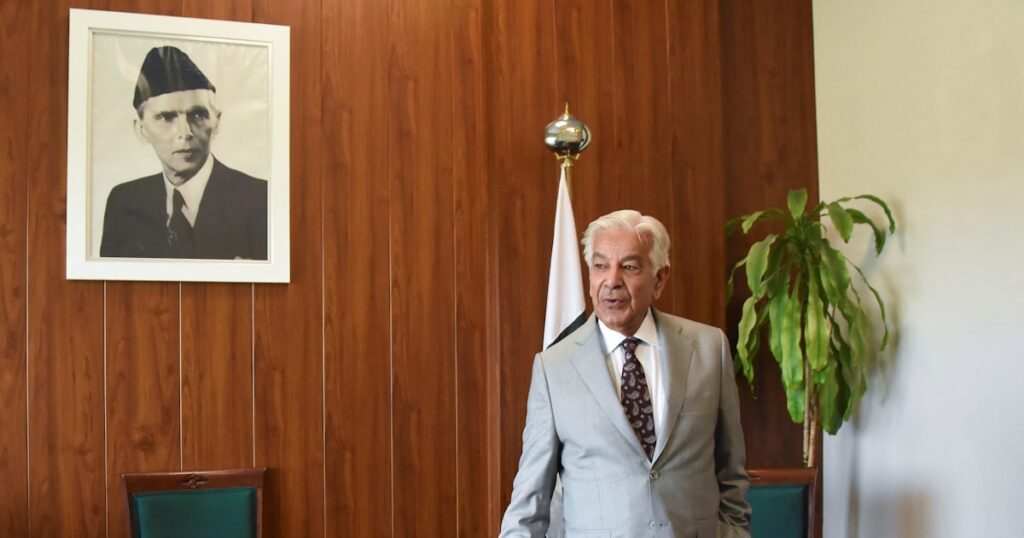 パキスタン、アフガニスタン首都を攻撃　「開戦」状態と国防相