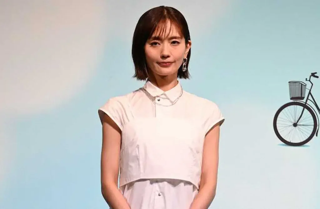 【芸能】女優・中村ゆり「一年前の今日、虹の橋を」　愛犬との別れ報告「伝えるまでに時間がかかったこと、ごめんなさい」
