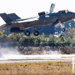 【FRIDAY】 迫り来る中国の脅威に備えよ——　次世代ステルス戦闘機「F-35B」緊迫の″垂直着陸″現地撮！