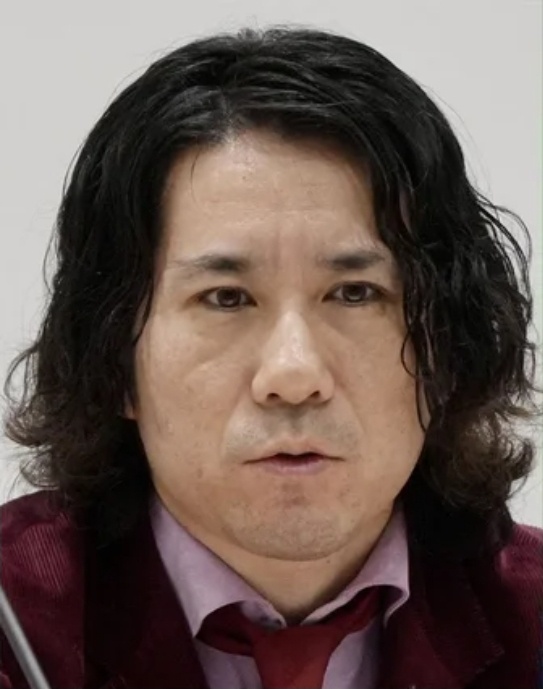 【悲報】ジョーカー議員（44）の近影ww