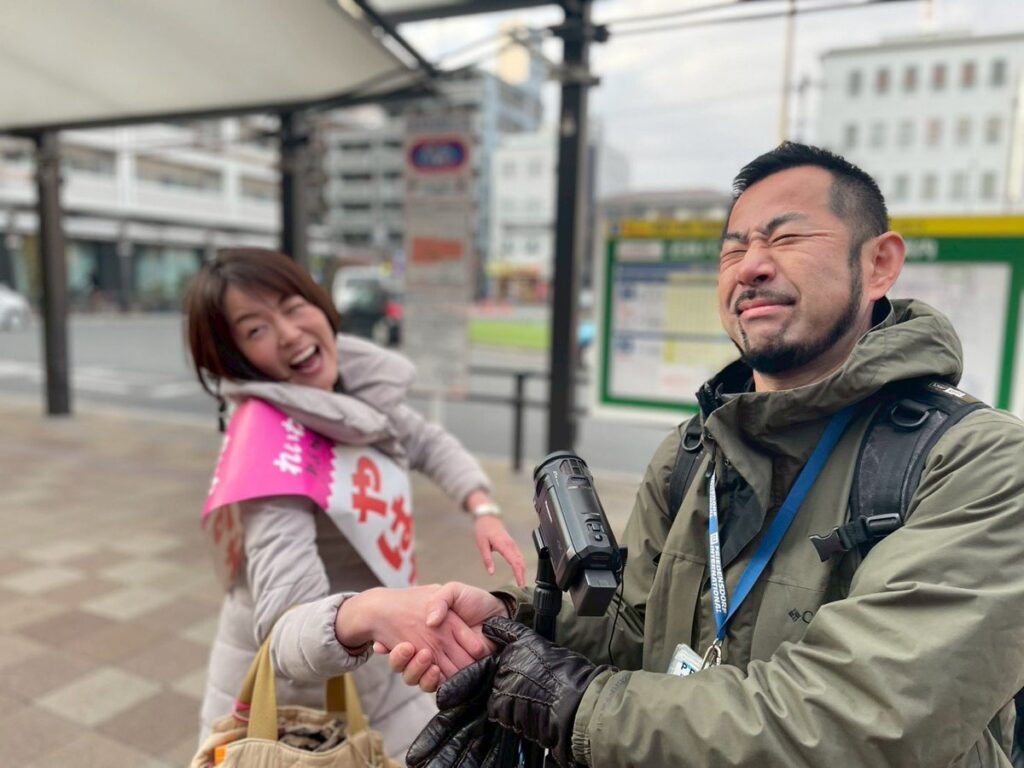 「都合のいい時だけ病気を持ち出している」れいわ・やはた愛候補　握手写真が高市氏のリウマチ揶揄と物議…投稿の真意と批判への反論