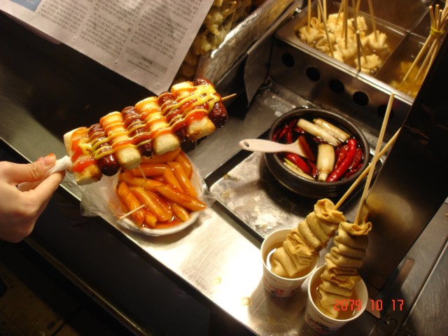 【ギルパン】 韓国人から見た「日本の食べ歩き」の不思議。なぜ道でパンを食べるのをやめてしまったのか？