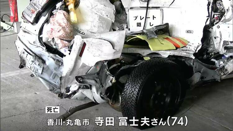 車両の原型をとどめないほど大破　死亡事故　大型トレーラーが乗用車に追突　下りが約3時間通行止め