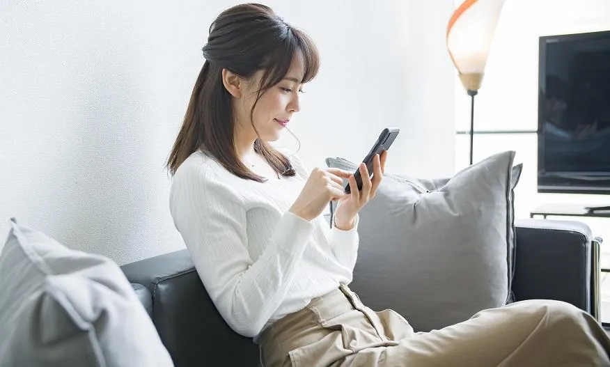 女性「iPhoneの画面をバキバキで使っている男性は汚部屋に違いない。付き合うのは無理。」
