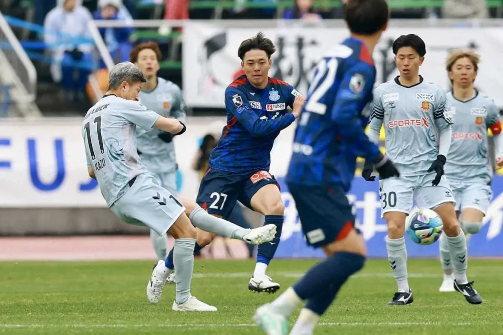 【サッカー】J3福島 58歳カズがJ最年長出場記録更新も前半20分に途中交代、シュート0。チームも甲府に1-4で敗戦