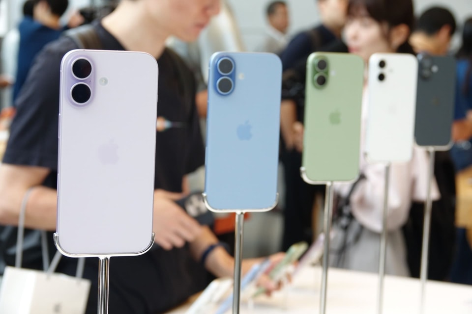 KDDIが「iPhoneとAndroidでeSIM転送」国内初導入、auとUQで