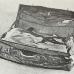 【「KY」って誰だ？】  “KY”の2文字が刻まれた革製トランクから「クビを斬られた男の胴体」…日本初のバラバラ殺人事件「鈴弁殺し」の“かつて例のないほど無残”な犯行