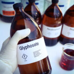 トランプ、除草剤グリホサートを重要資源に指定、企業責任の免除、公約のMAHAへの裏切り