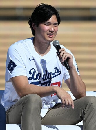 【MLB】大谷翔平「盗塁もできてホームランも出て三振が取れて、全部できれば最高だなと思う」　今季へ抱負、父親の顔も