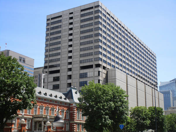 陰部を露出した警察捜査協力者、何故か許されてしまうー東京地裁