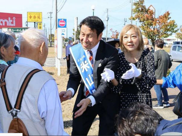 【中道】米山隆一氏「選挙カー」でのノーシートベルトに弁護士的見地で反論、道交法の条文示す