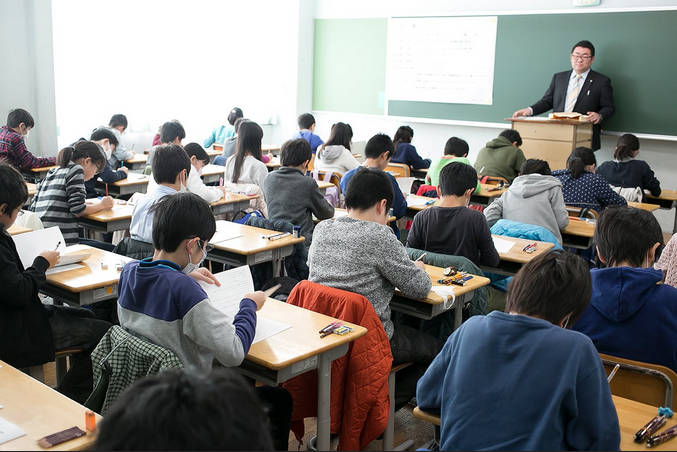 中学入試『地球連邦政府に対して独立戦争を挑む作品を答えなさい』君はこの問題が解けるか？