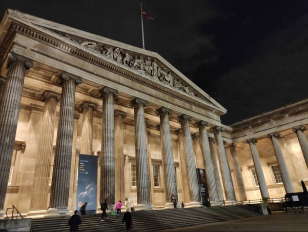 大英博物館『サムライ展』　学芸員「鎧と刀だけではない」　なぜか<\`皿‘>ｸﾞｷﾞｷﾞｷﾞ