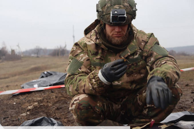 【戦場珍事】捕虜のウクライナ兵が逆にロシア兵を投降させる／ロシア軍司令部が占領宣言した街で逆にロシア兵がウクライナ軍に包囲されプーチンに泣きつく