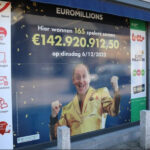 友人21人で共同購入した宝くじ、225億円当たる　一人11億円かよ？凄いな