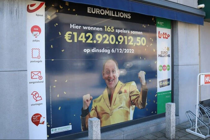 友人21人で共同購入した宝くじ、225億円当たる　一人11億円かよ？凄いな