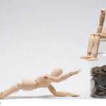 アンダークラス（日本人労働人口のうちの900万人）  平均年収216万円の衝撃。日本人の７人に１人が貧困