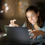 リモートワーク解除、企業は効率向上を理由にオフィス出社を求める、人員整理効果で優秀人材の流出