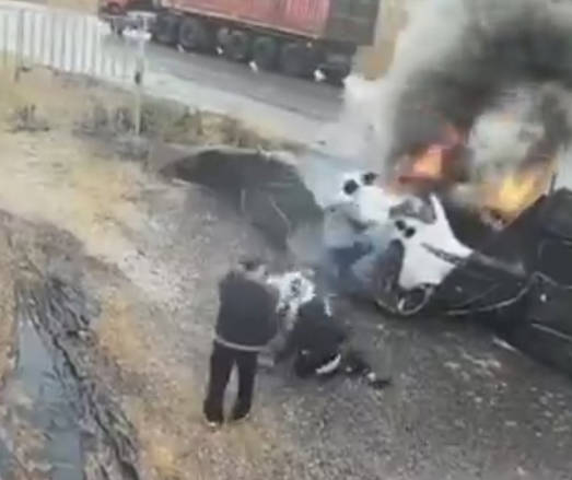 中国製EV、炎上事故で“脱出不能”の恐怖🔥💀🚗🔥