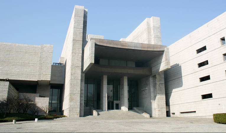 最高裁ぶち切れ　ふざけたタイトル、印紙なし、地裁高裁抜きで初手最高裁→徹底した法律論で門前払い