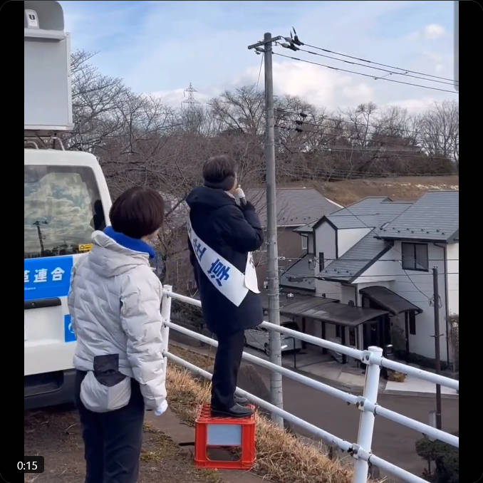 【悲報】　中革連・安住、ガードレールの向こう側の虚空に向かって演説してるように見えると話題