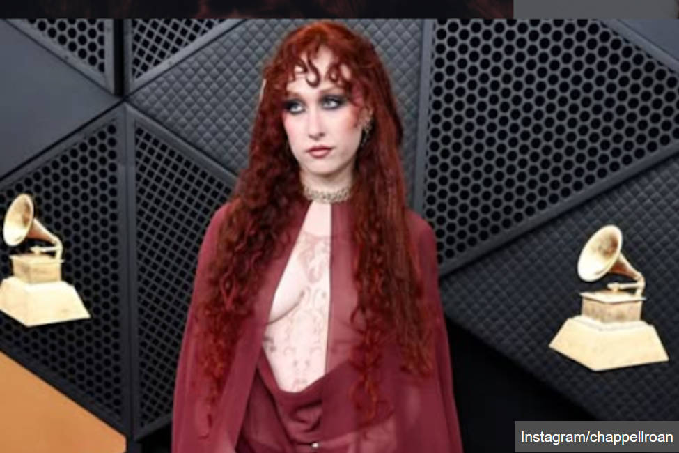 乳首ピアスで吊っただけの変〇ドレスでグラミー賞会場に現れた女性歌手