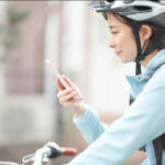 イヤホン着けて自転車に乗って何が悪いの？音が聞こえないとか言うなら自動車は常に窓開けて走れよ