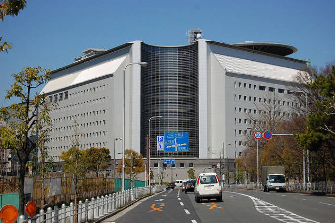 トイレ修理を依頼しただけなのに…20万円脅し取り、スマホ契約させ、ギターの弾き語りまで要求